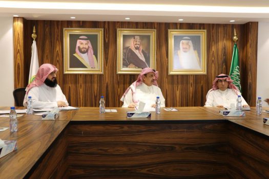 رأس سمو الأمير الدكتور عبدالعزيز بن عياف اجتماع اللجنة التنفيذية